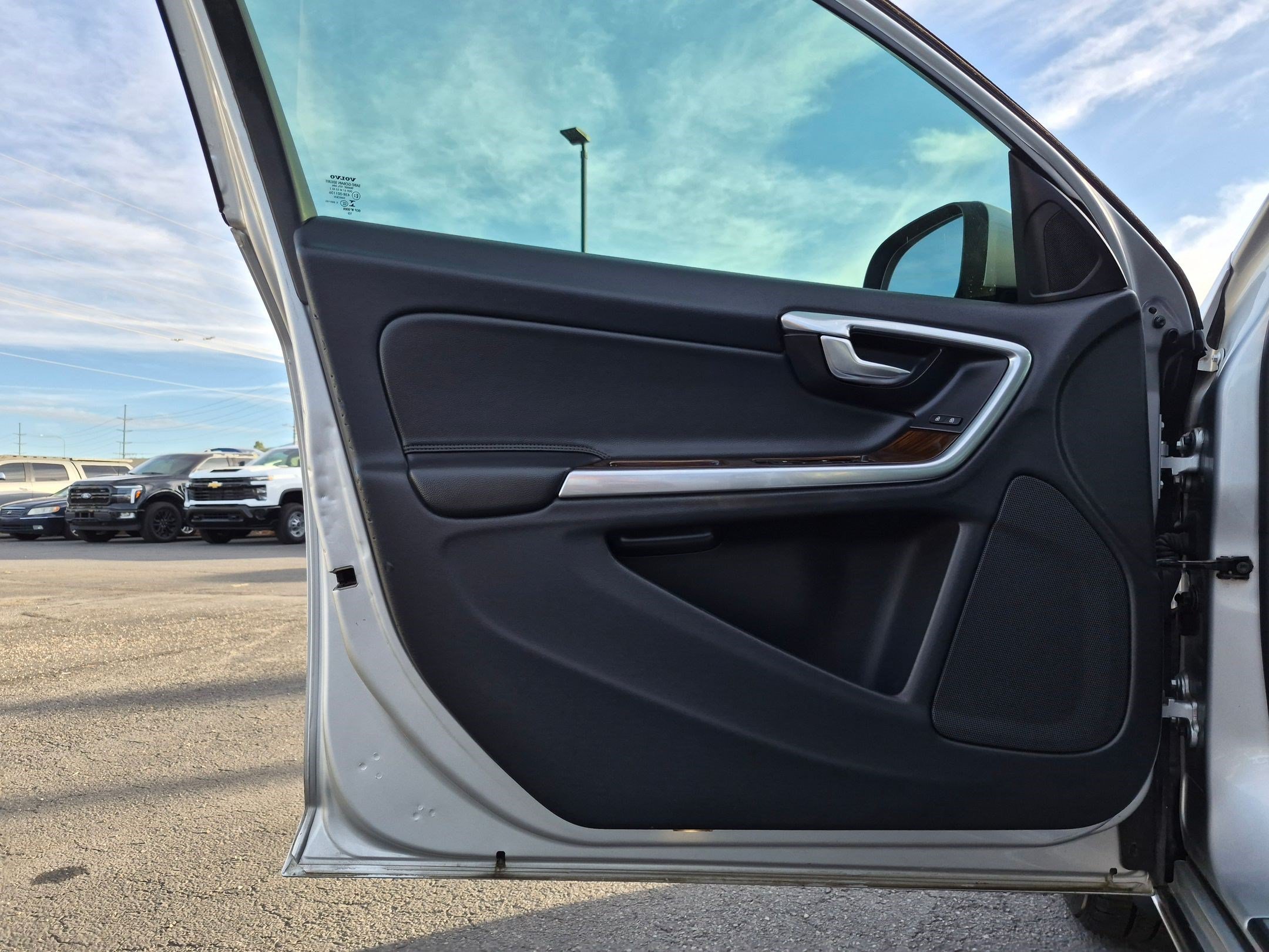 Used 2015 Bright Silver Metallic Volvo T5 Platinum image 12