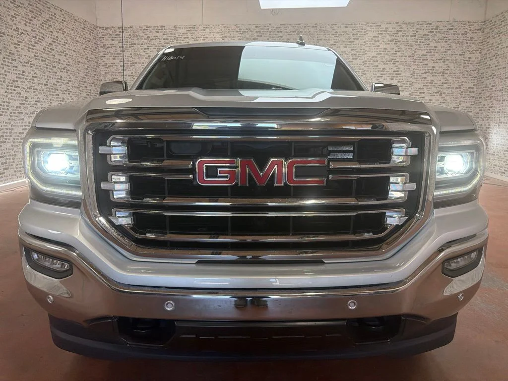 Used 2018 Quicksilver Metallic GMC SLT image 2