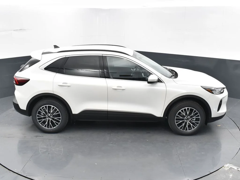 New 2025 White Ford Base image 23