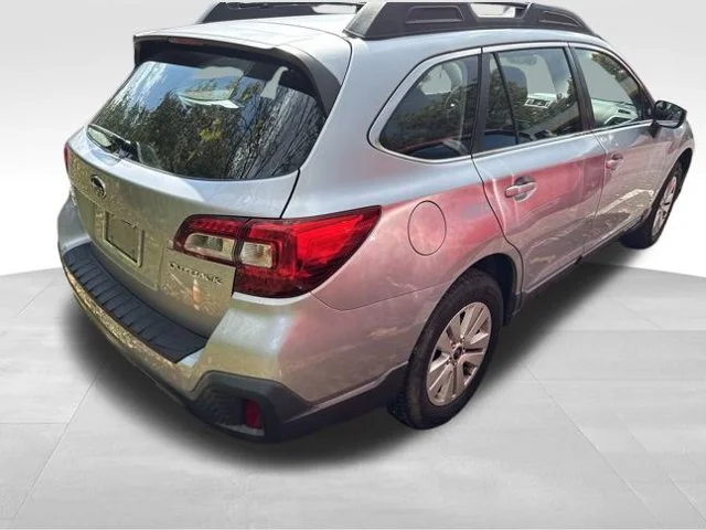Used 2018 Silver Subaru 2.5i image 7