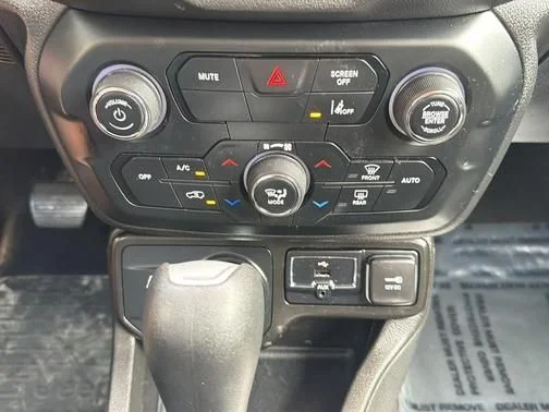 Used 2023 Red Jeep Altitude image 17