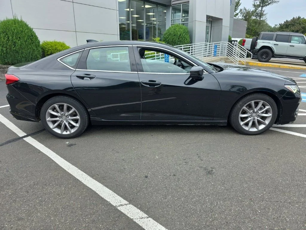 Used 2021 Majestic Black Pearl Acura Base image 2