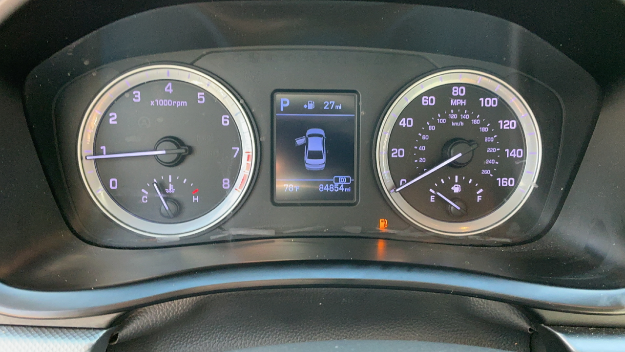 Used 2018 Silver Hyundai SE image 12