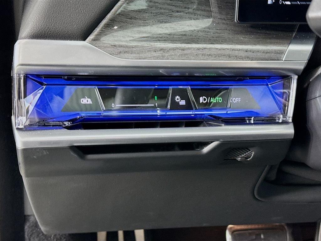 Used 2024 Black BMW 760i xDrive image 11