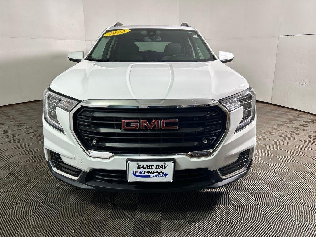 Used 2023 Summit White GMC SLE image 12