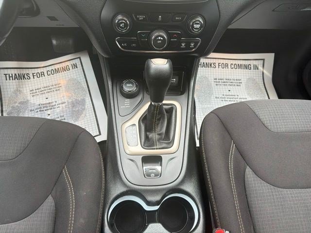Used 2015 True Blue Pearlcoat Jeep Latitude image 23