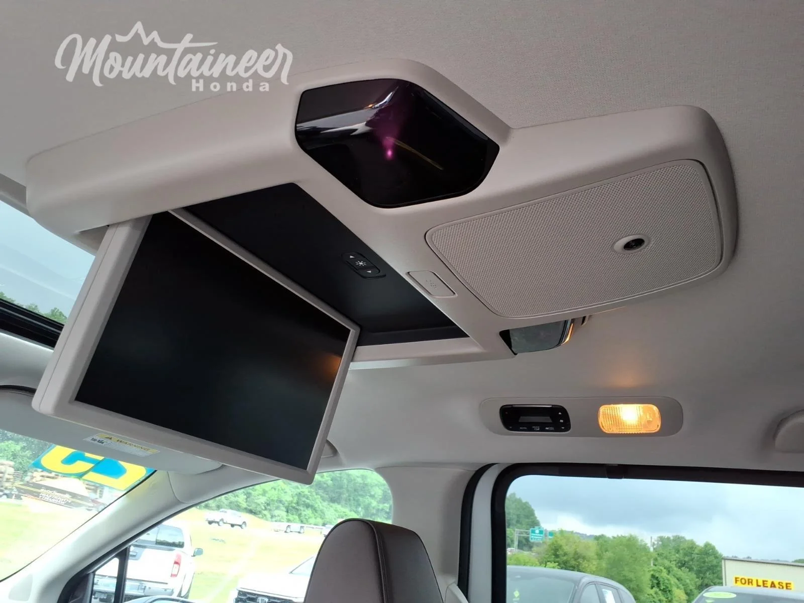 Used 2025 Platinum White Pearl Honda Touring image 21
