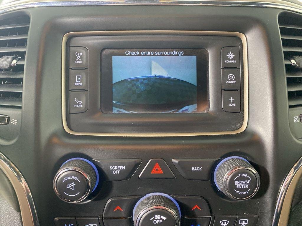 Used 2017 Granite Crystal Metallic Clear Jeep Laredo image 20