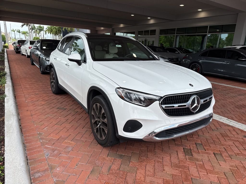2025 Mercedes-Benz GLC GLC 350e 4MATIC's photo