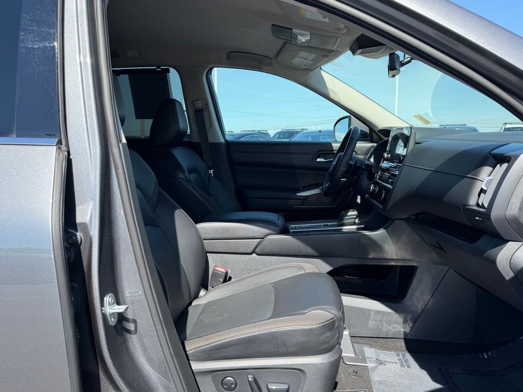 Used 2023 Gray Nissan SL image 26