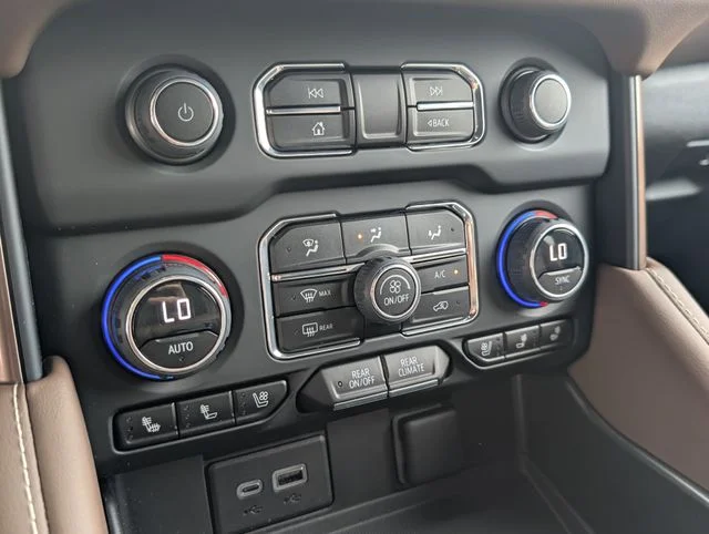 Used 2023 Pearl Chevrolet High Country image 19