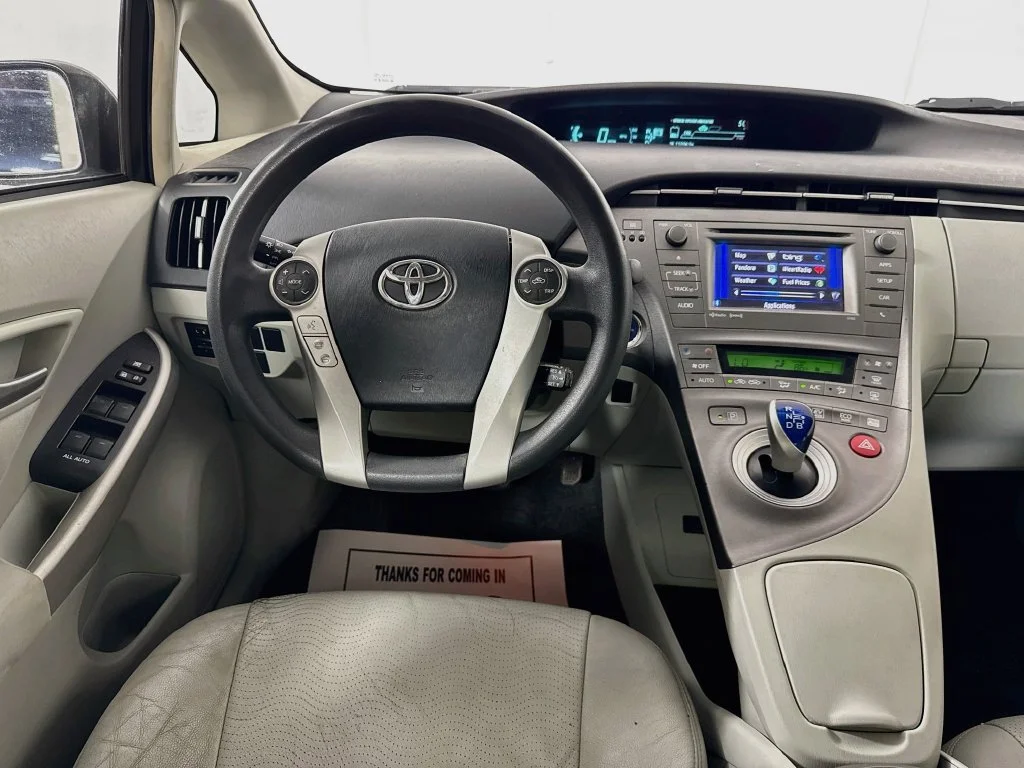 Used 2014 Silver Toyota Three image 26