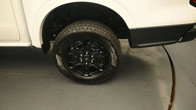 New 2026 Oxford White Ford XLT image 9