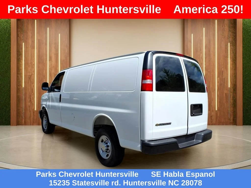 New 2026 Summit White Chevrolet WT image 25
