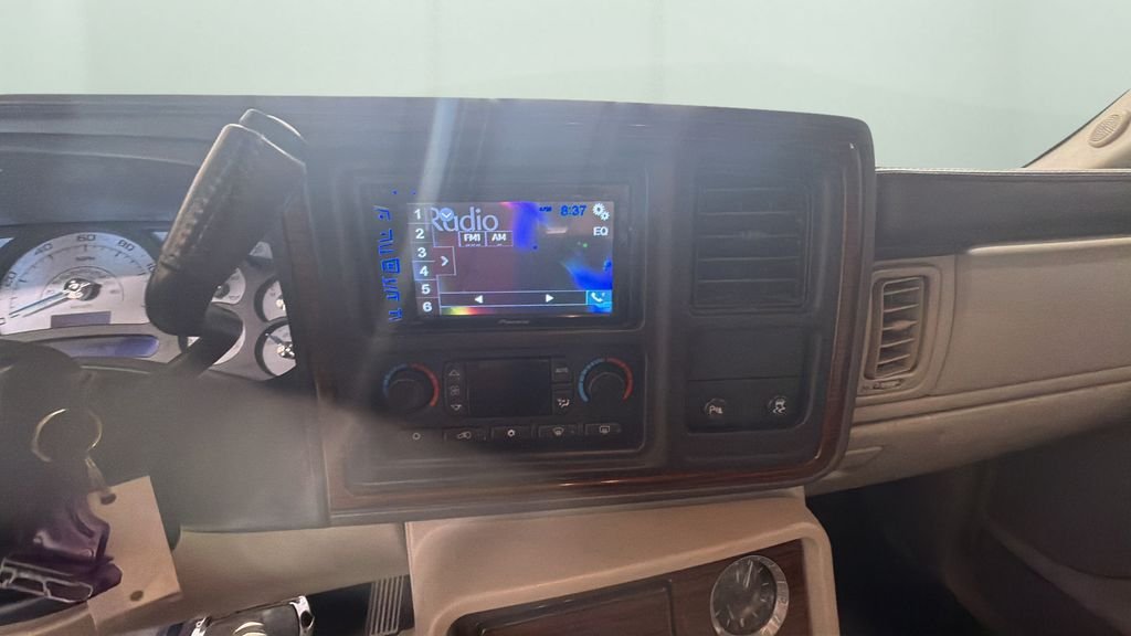 Used 2004 White Cadillac Base image 11