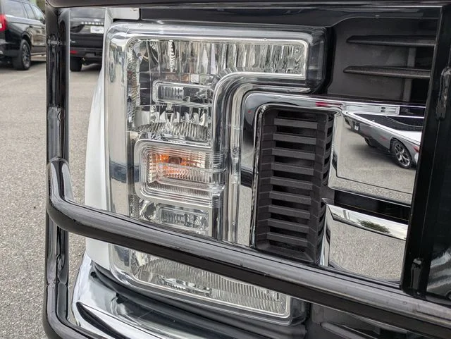 Certified Used 2019 Oxford White Ford XLT image 10