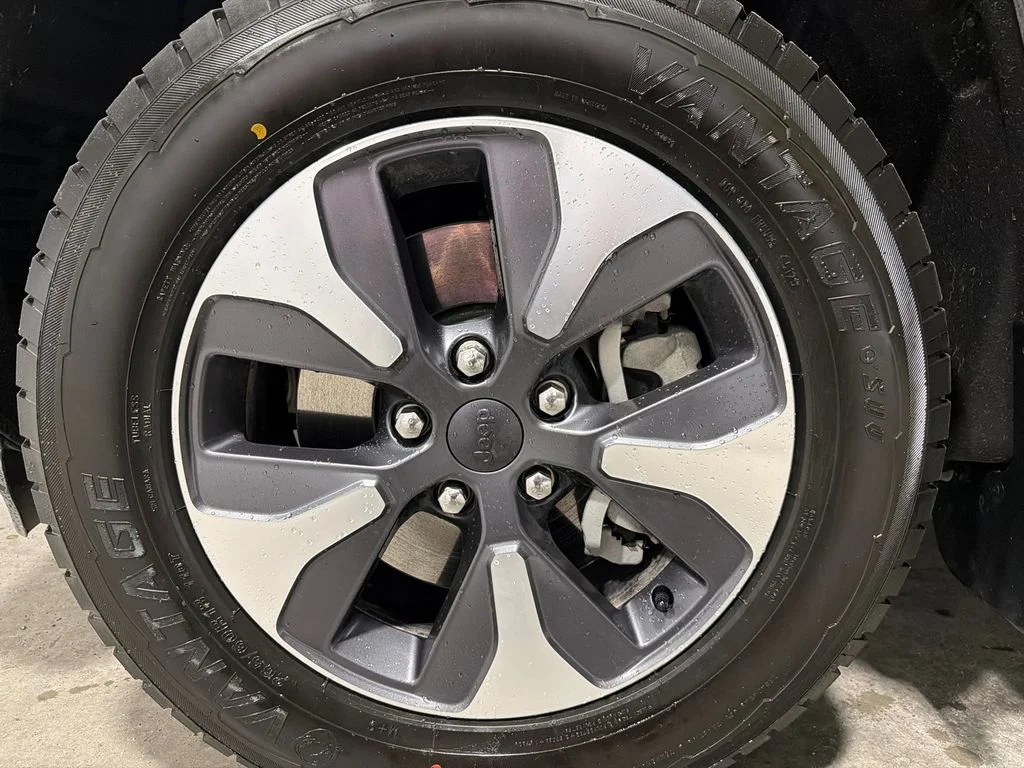 Used 2022 Diamond Black Crystal Pearlcoat Jeep 4xe image 49