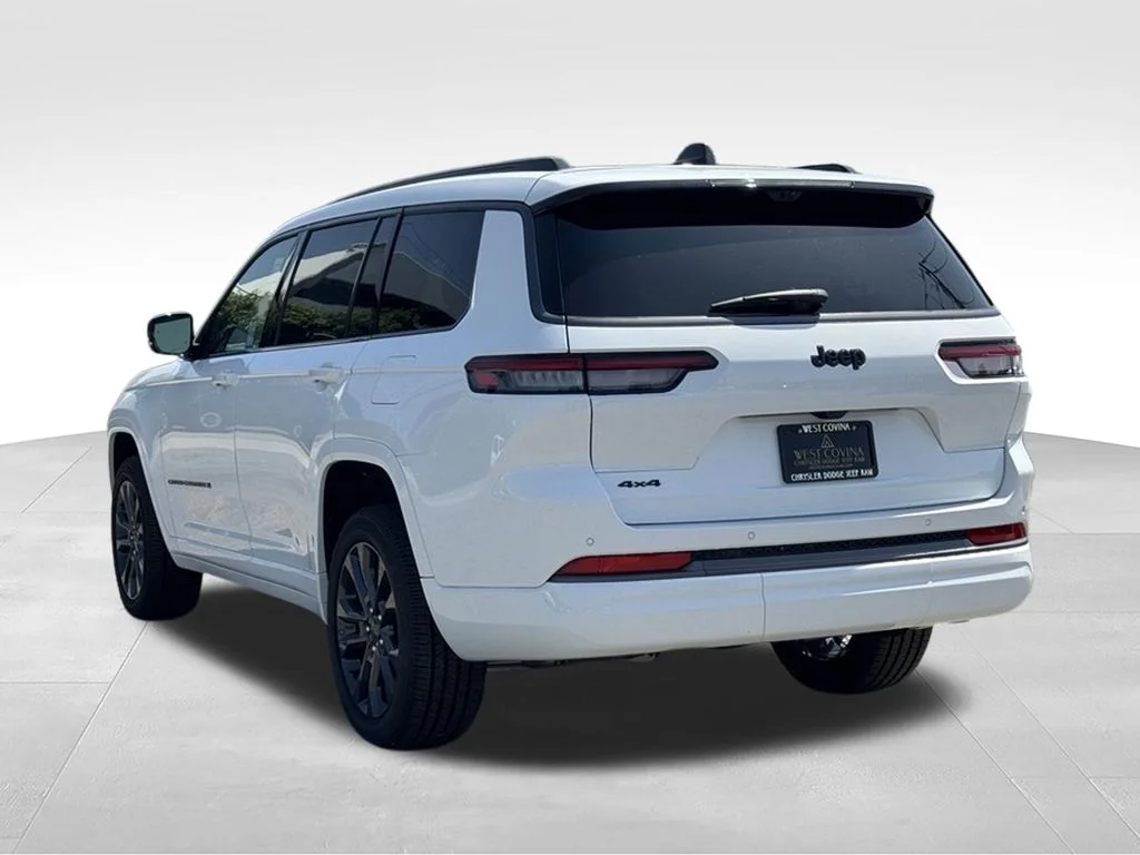 New 2026 Bright White Clear-Coat Exterior Paint Jeep Limited image 10