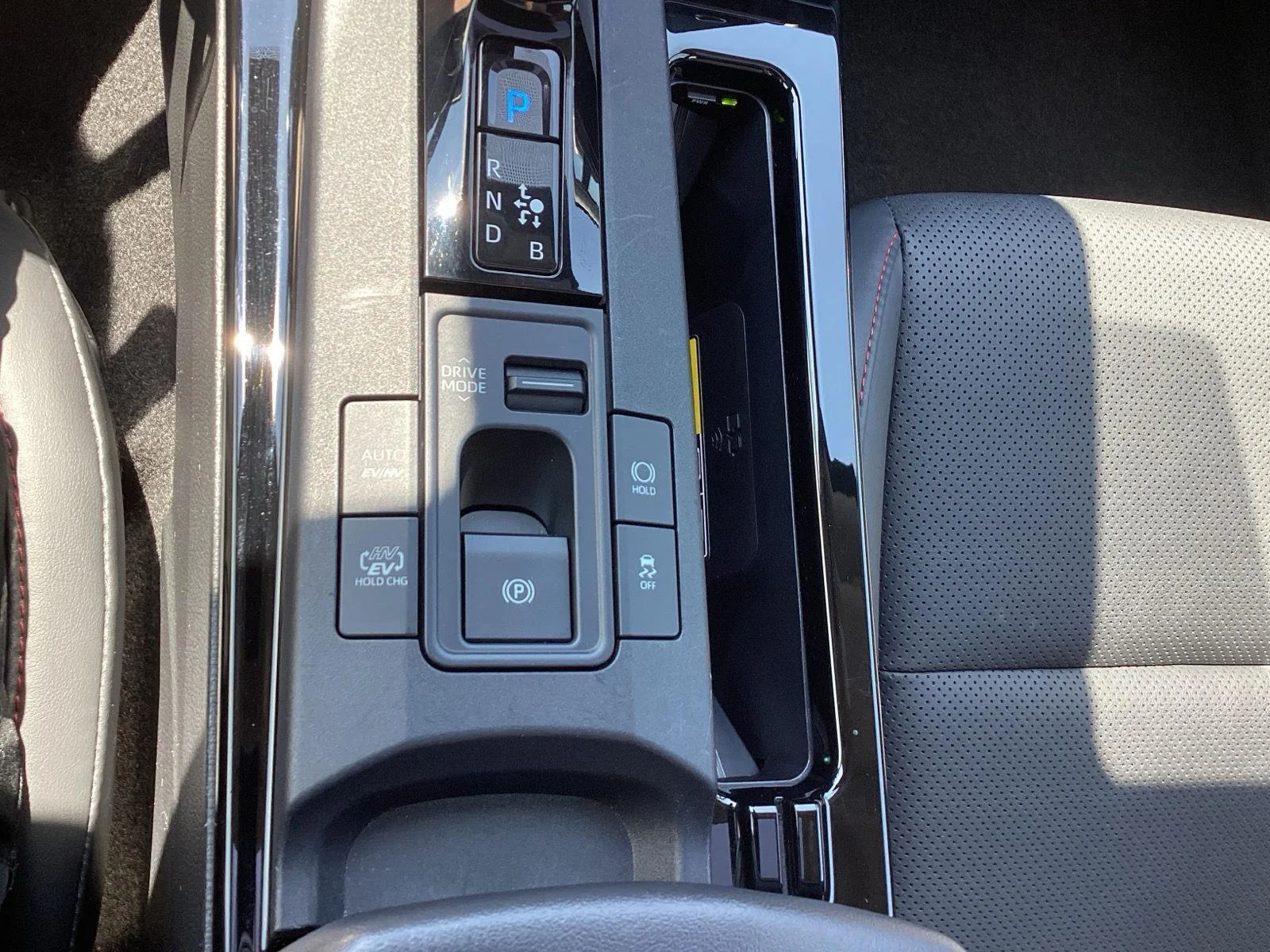 Used 2023 Wind Chill Pearl Toyota XSE image 25