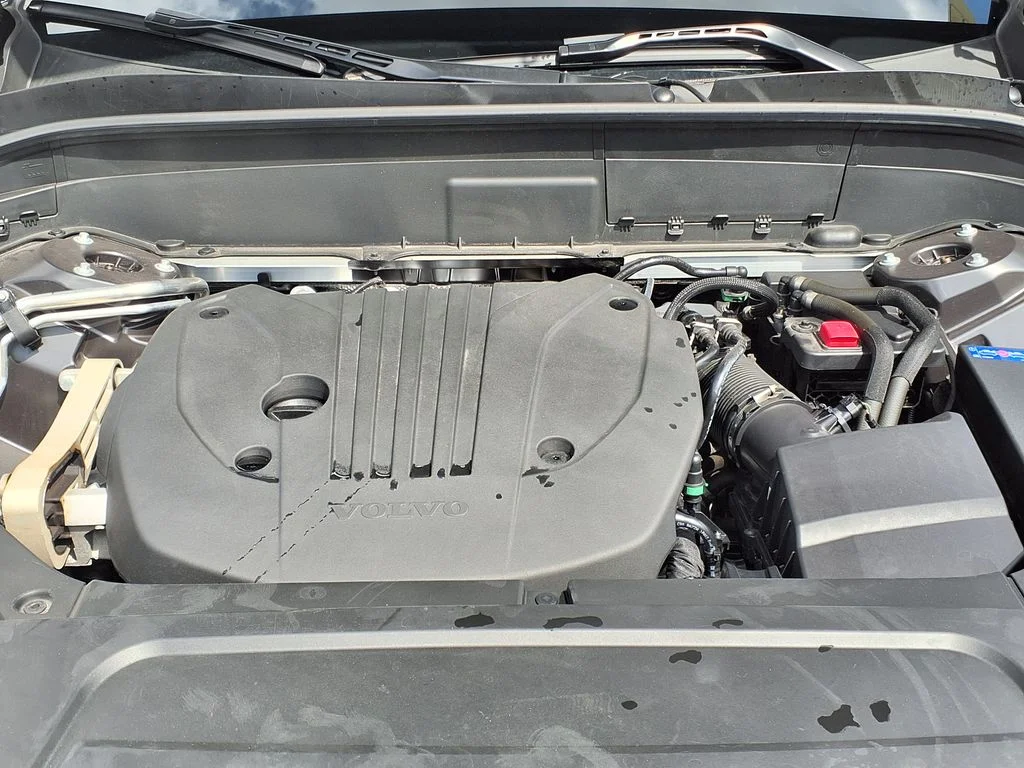 Certified Used 2025 Gray Volvo B5 Core image 40