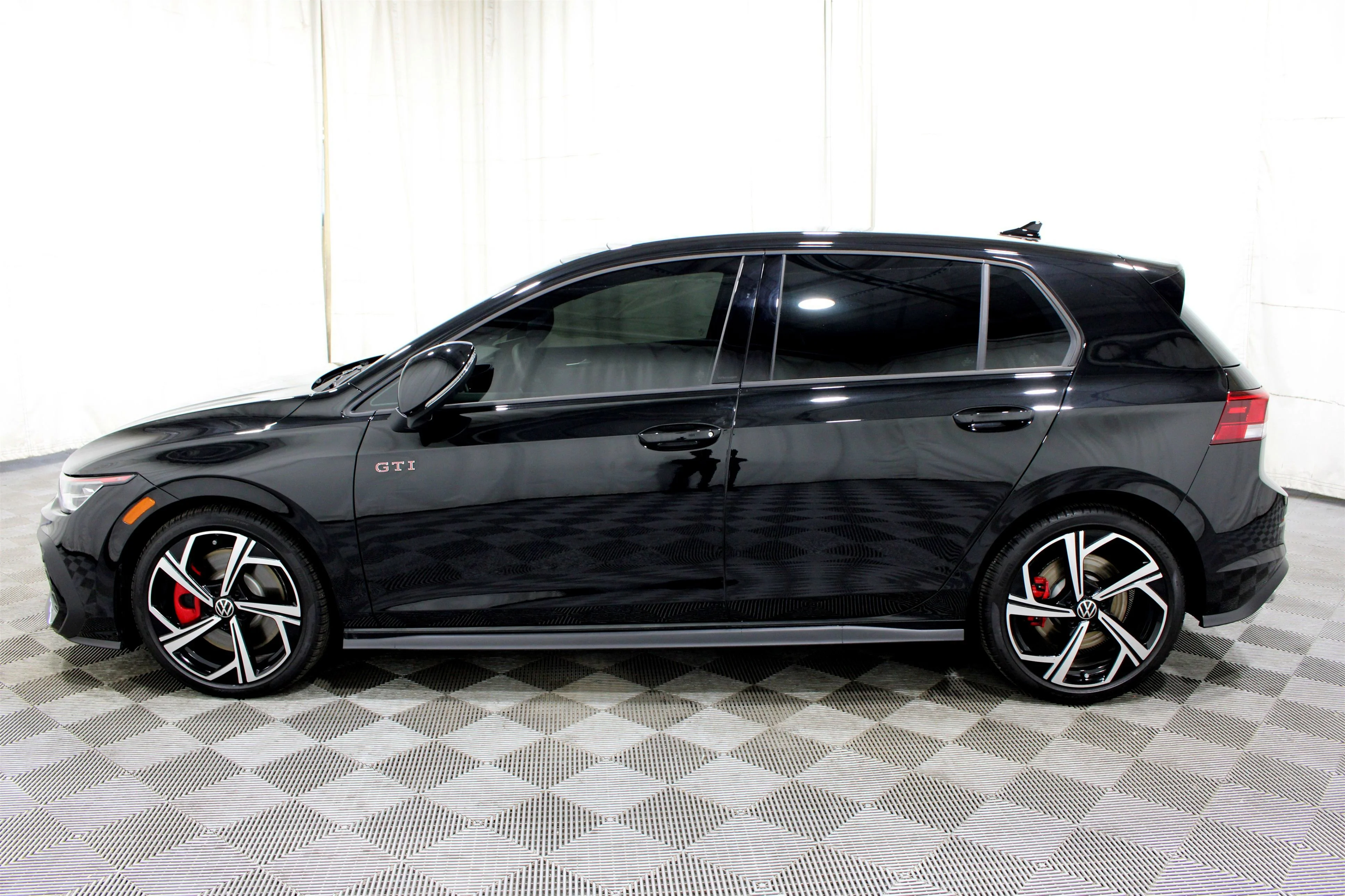 2025 Volkswagen Golf GTI SE - Photo 35