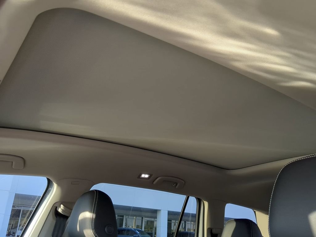 New 2026 Silver Volkswagen 2.0T SE w/Technology image 22