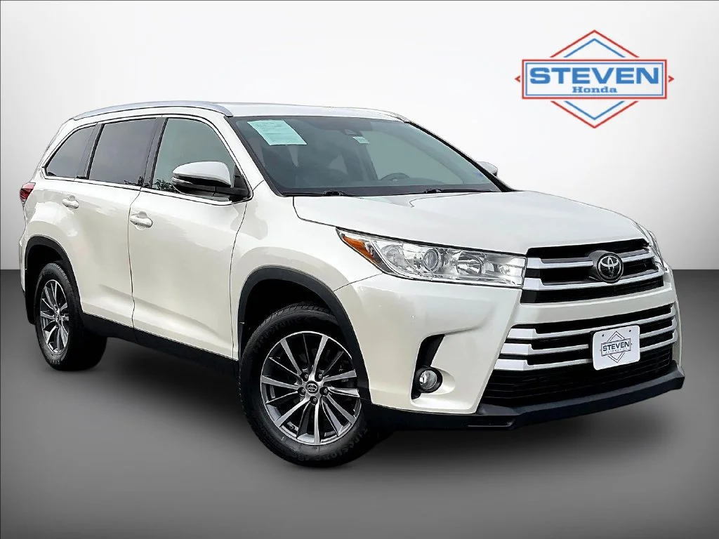 Used 2019 Blizzard Pearl Toyota XLE image 1