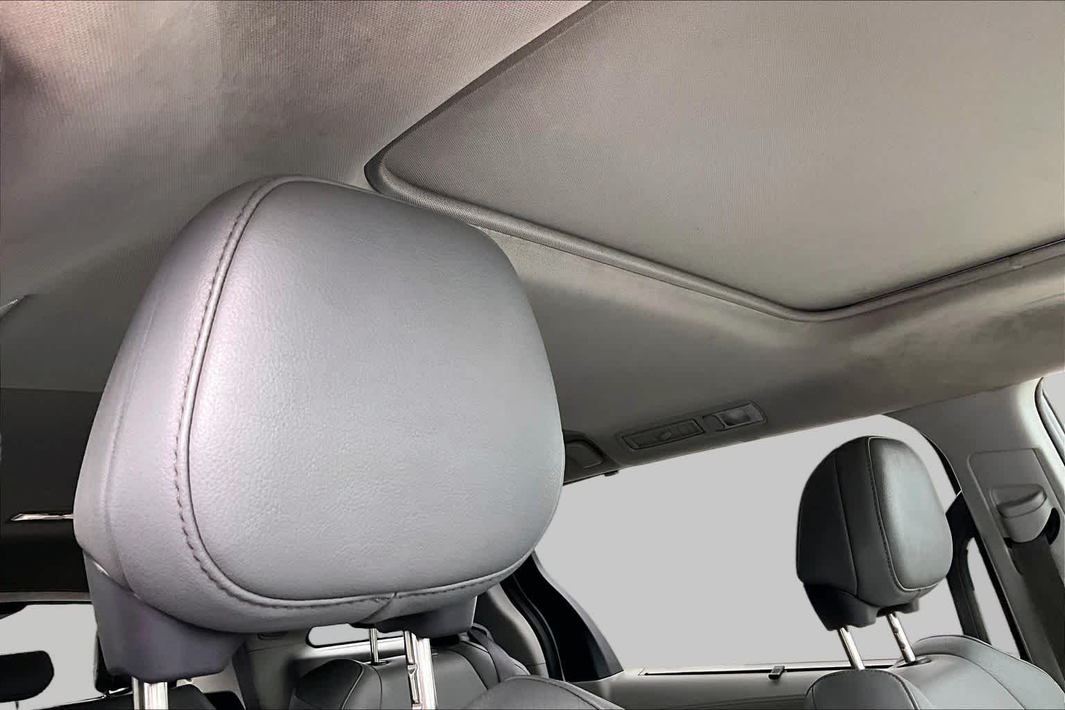 Used 2022 Wind Chill Pearl Toyota XLE image 13