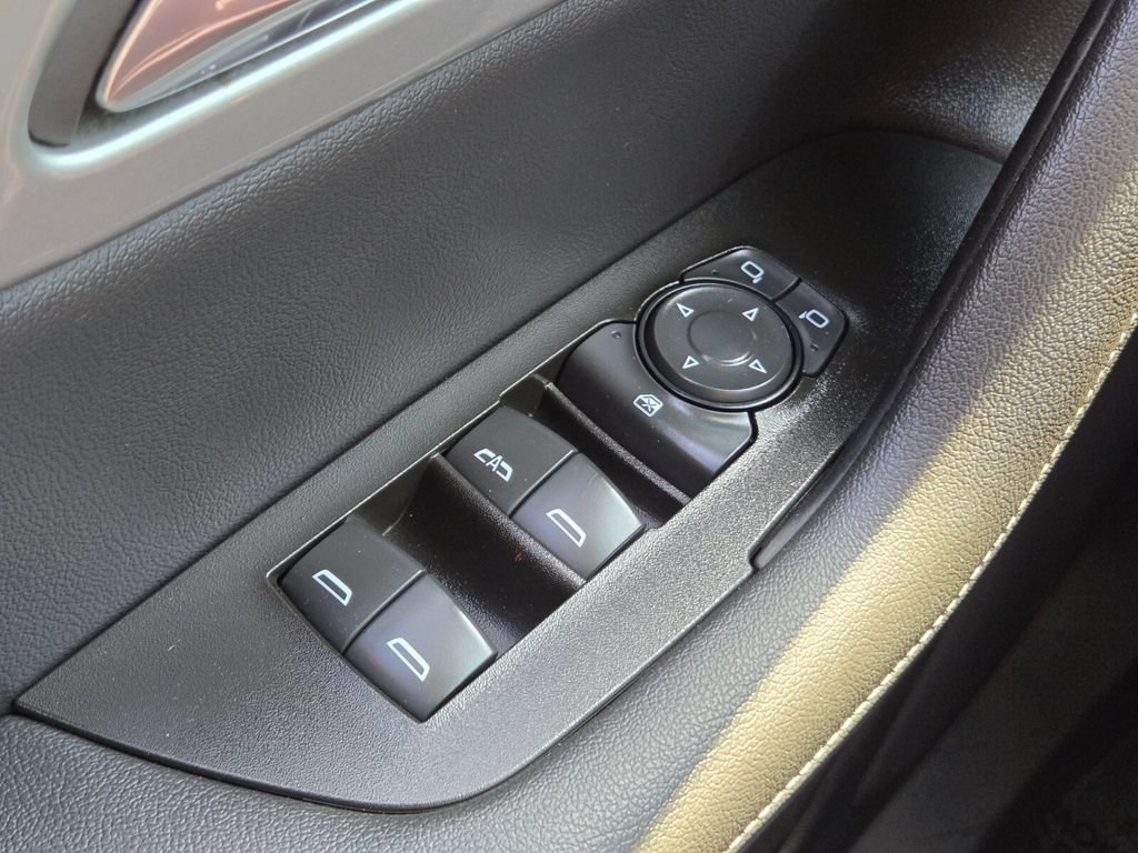 Used 2020 GRAPHITE METALLIC Chevrolet LT image 23