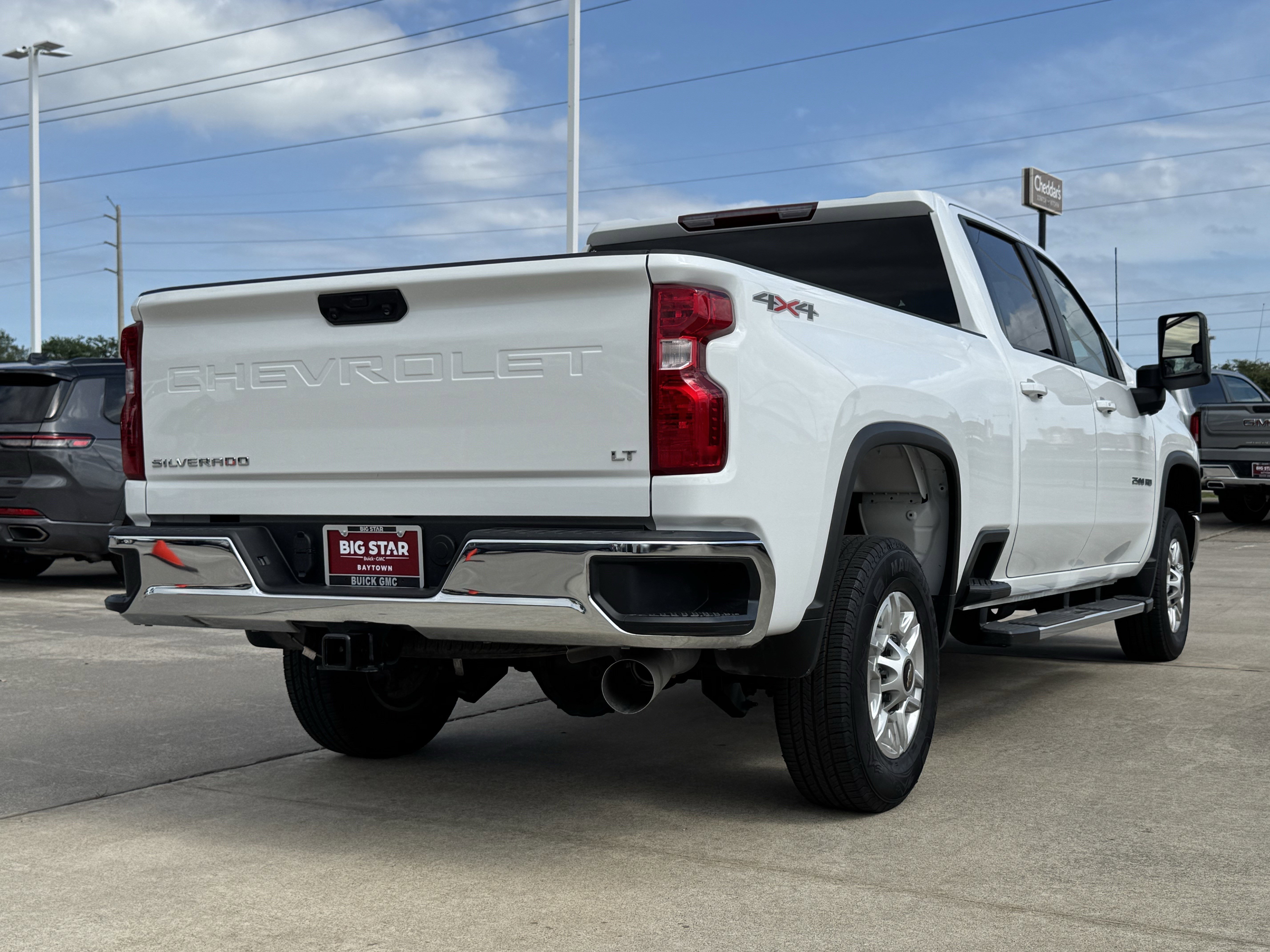 Used 2025 Summit White Chevrolet LT image 7