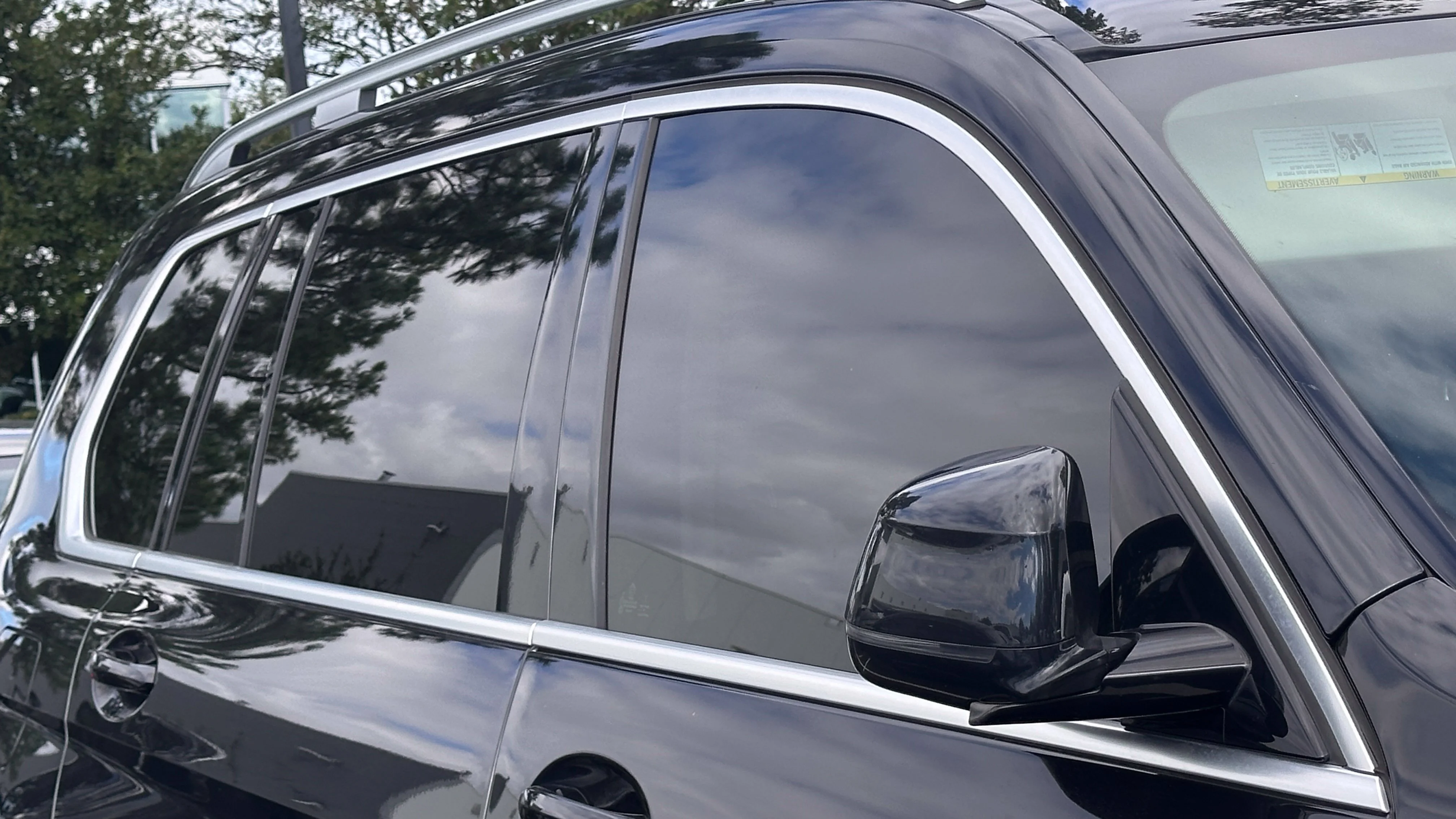 Used 2020 Black Sapphire Metallic BMW xDrive40i image 3