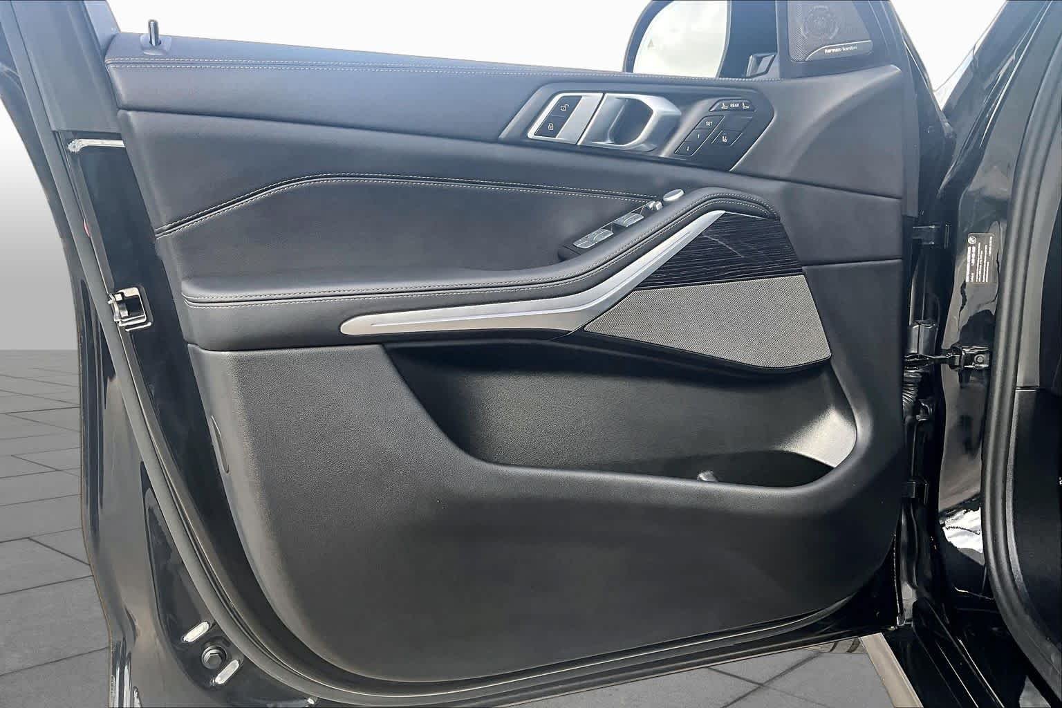 Used 2025 Black Sapphire Metallic BMW xDrive40i image 22