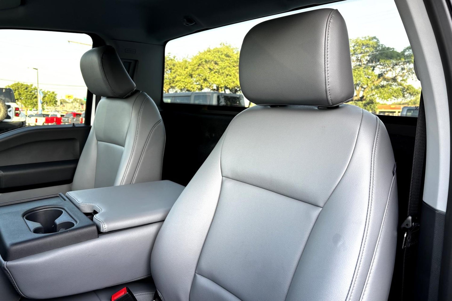 New 2025 Oxford White Ford XL image 12