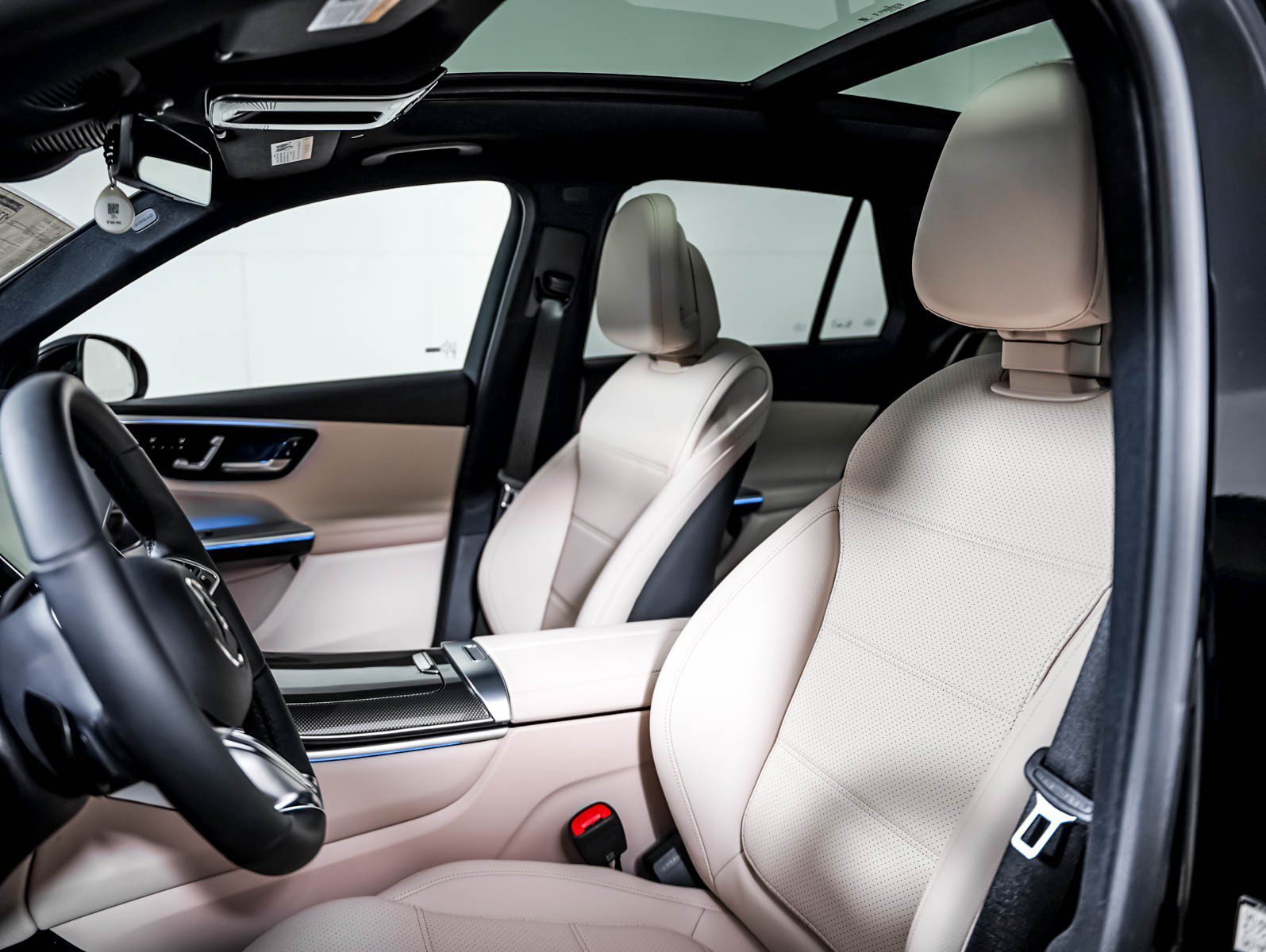 New 2026 Black Mercedes-Benz GLC 300 image 8