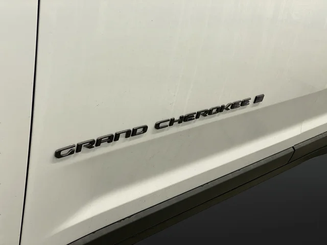 New 2026 Bright White Clear-Coat Exterior Paint Jeep Altitude image 37