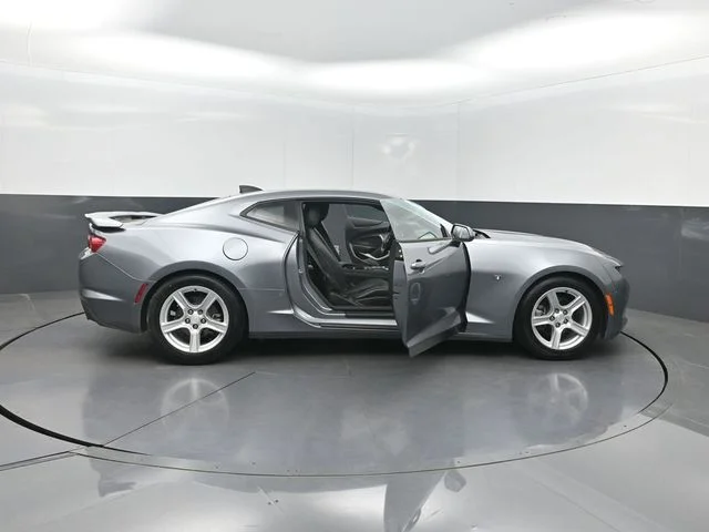 Used 2019 Gray Chevrolet 1LT image 24