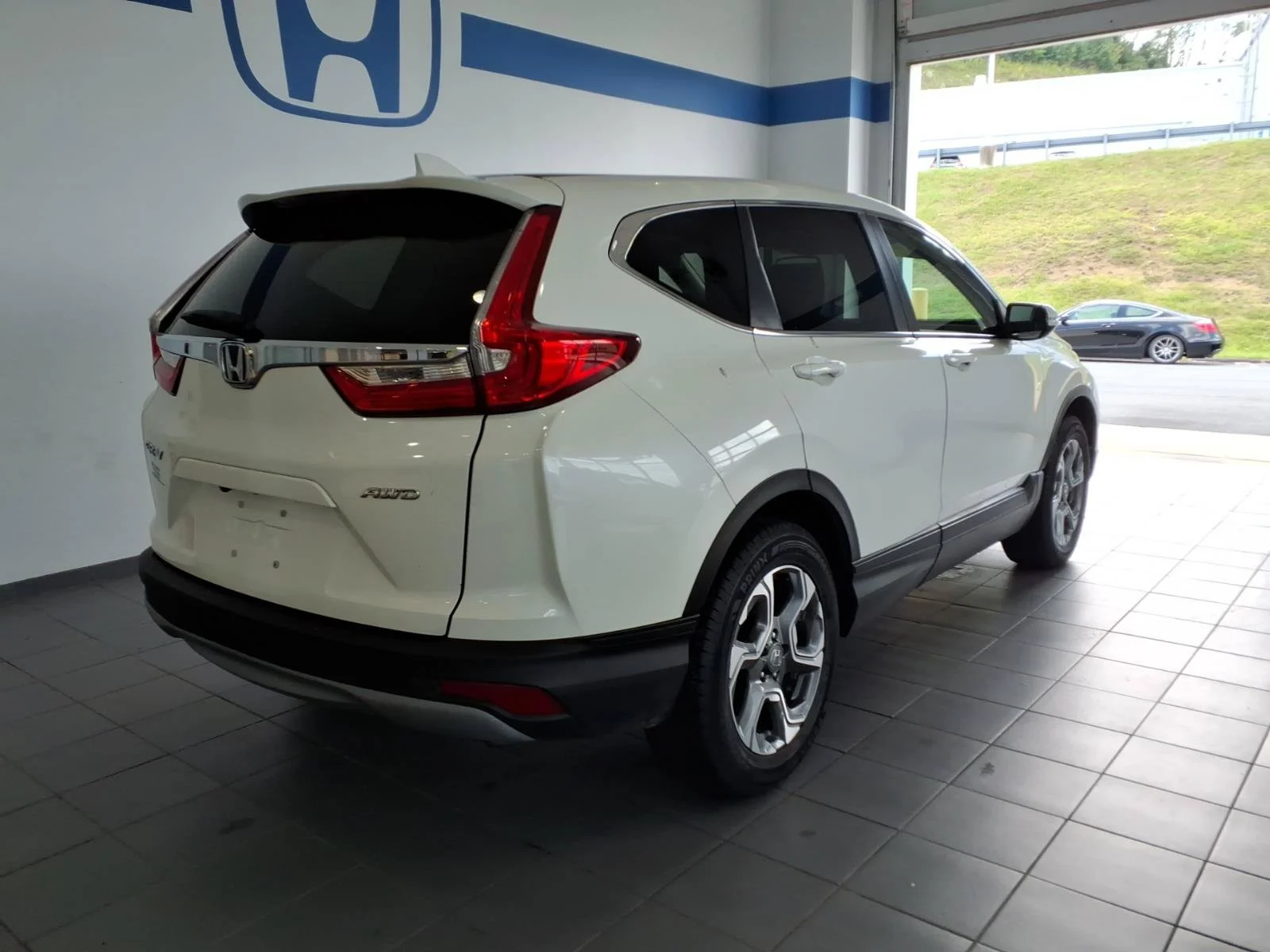 Used 2017 White Honda EX-L image 5