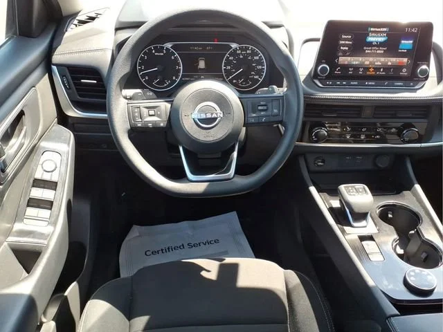 Used 2024  Nissan S image 4