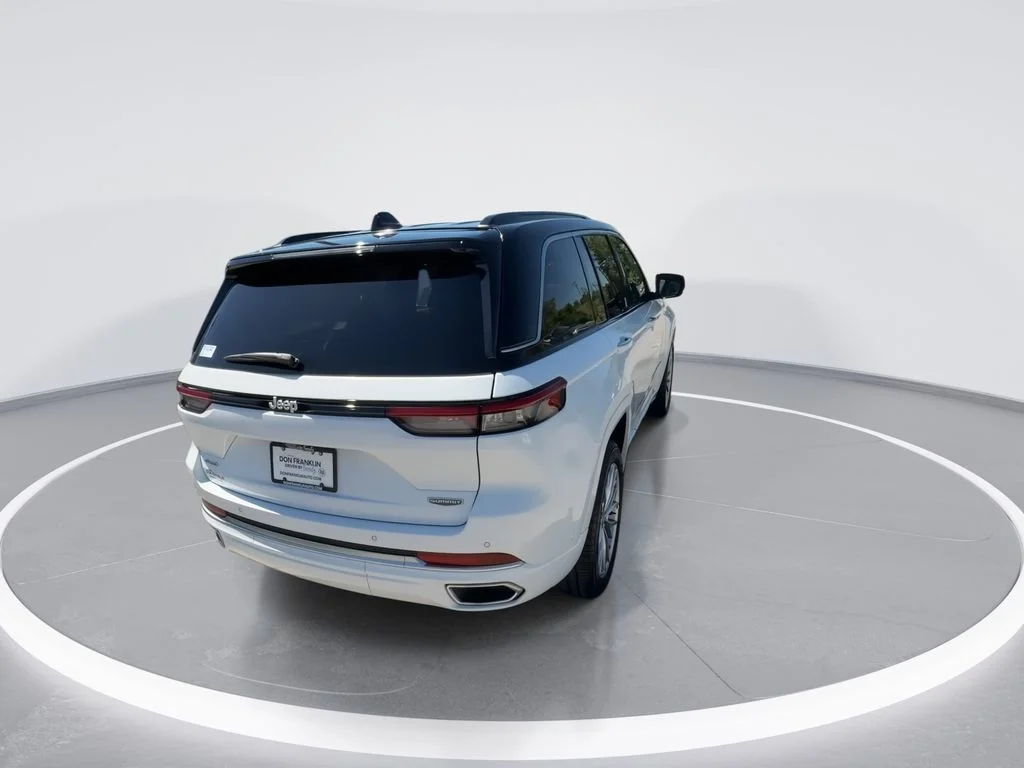 Used 2025 White/off-white Jeep Summit image 7