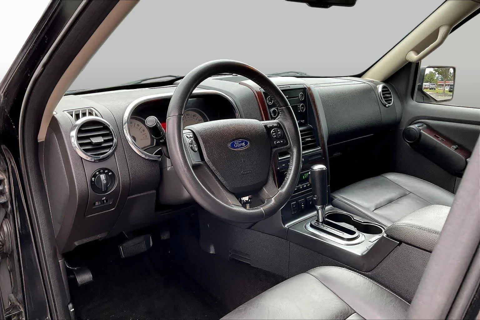 Used 2009 Black Ford Limited image 16