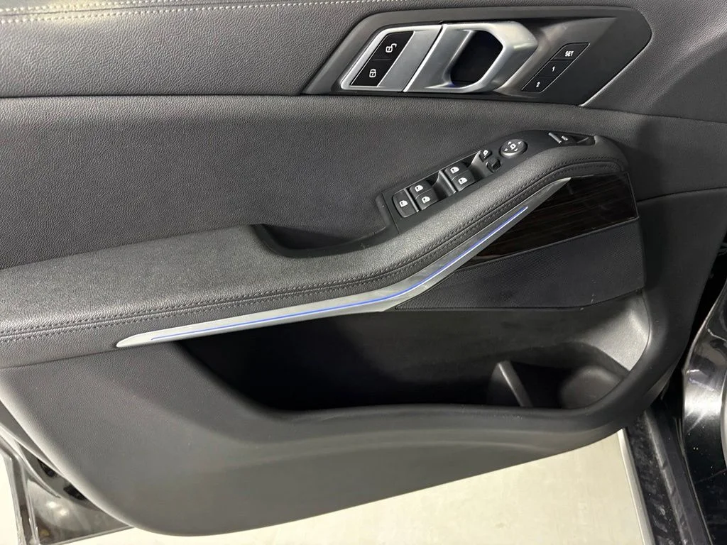 Used 2020 Black BMW sDrive40i image 13