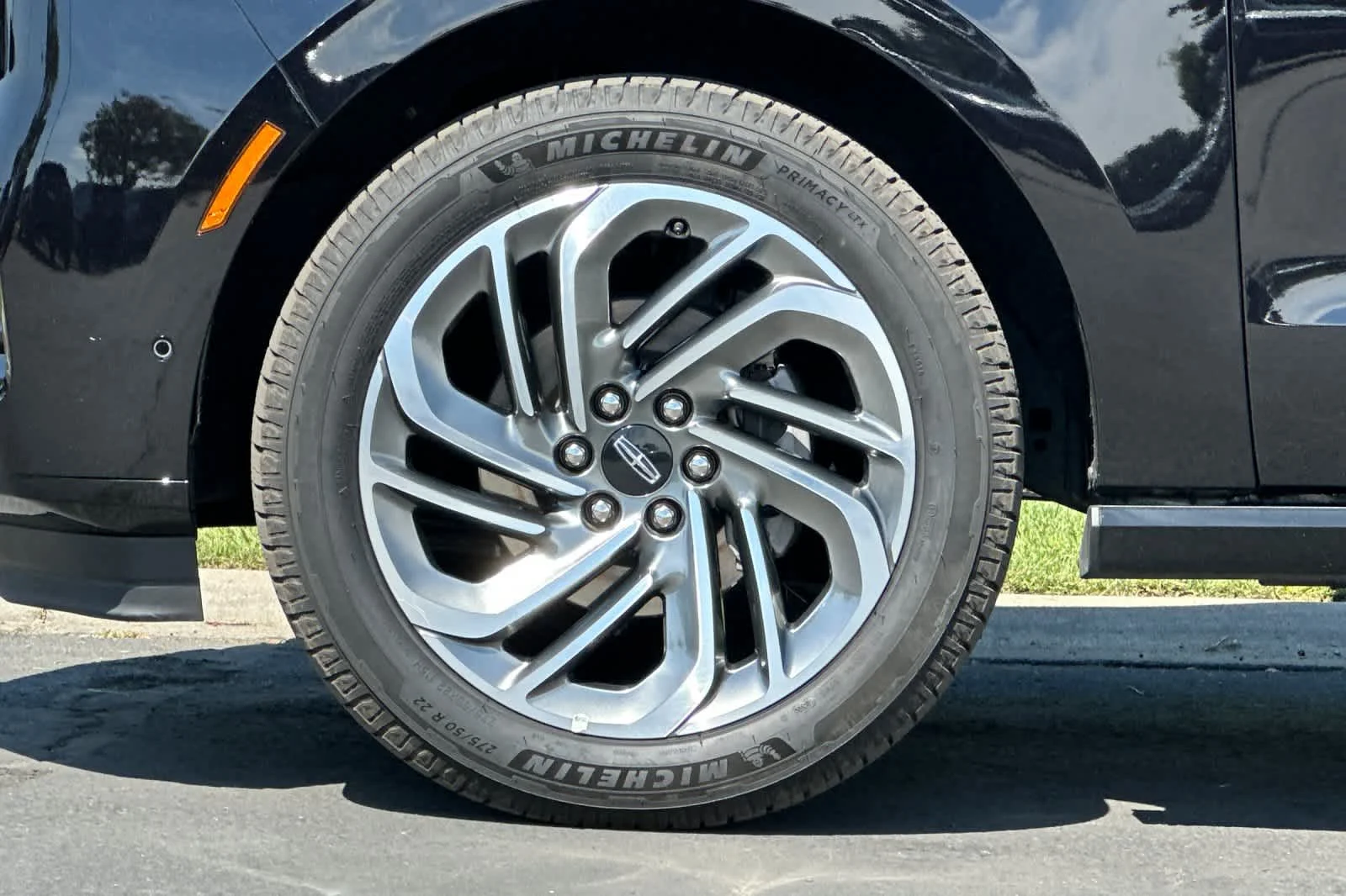 Used 2025 Infinite Black Metallic Lincoln Reserve image 27