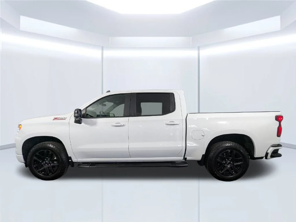 Used 2024 White Chevrolet RST image 16