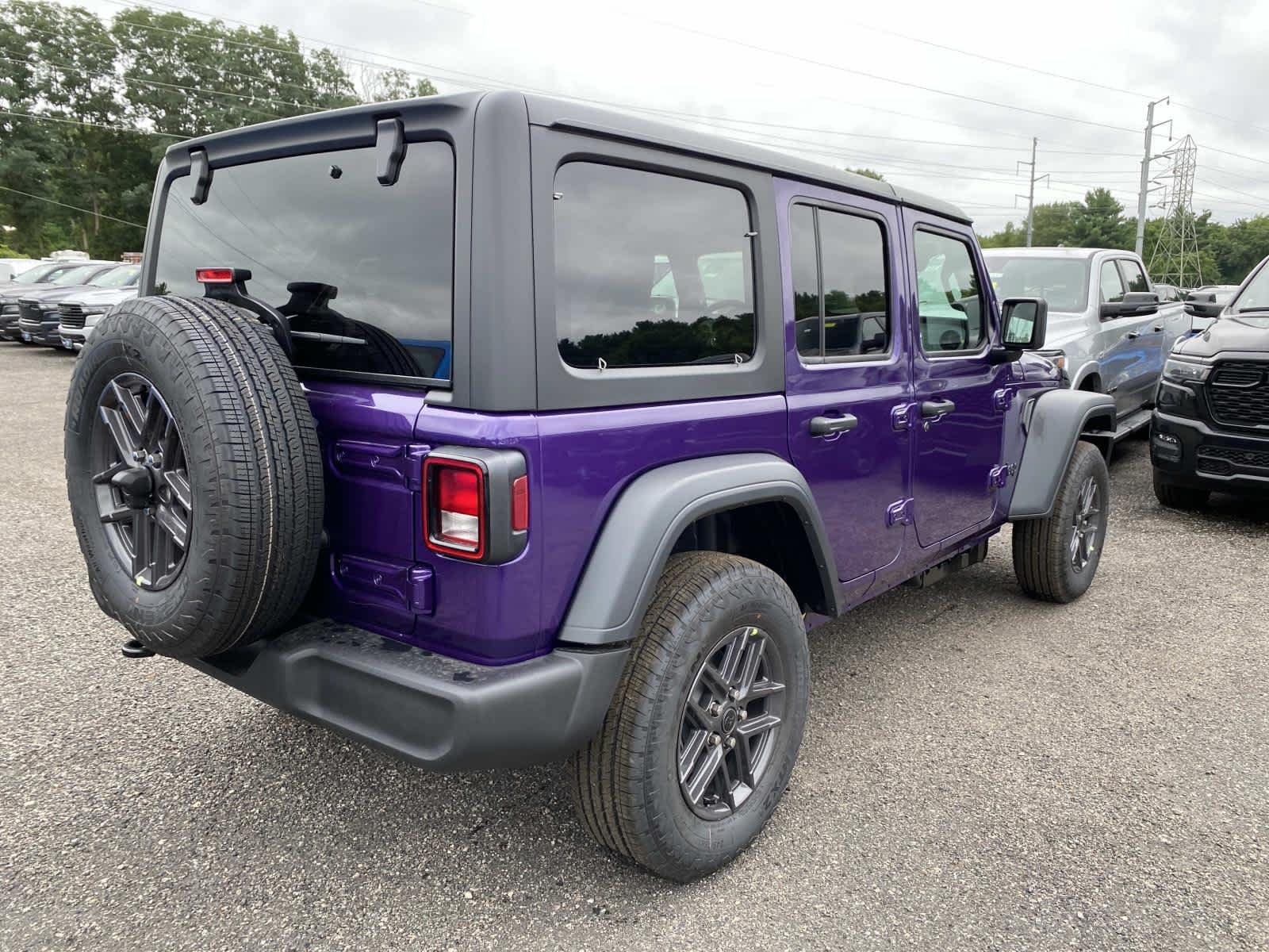 New 2026 Reign Exterior Paint Jeep Sport S image 3