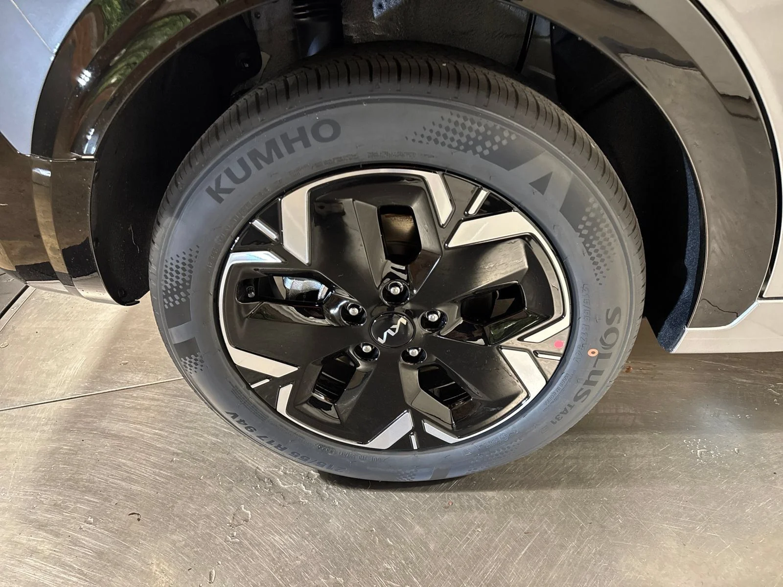 New 2026 Steel Gray Kia Wind image 14