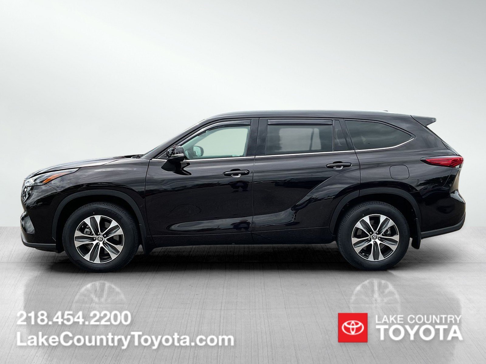 Used 2022 Toyota Highlander XLE with VIN 5TDHZRBH5NS202448 for sale in Brainerd, Minnesota
