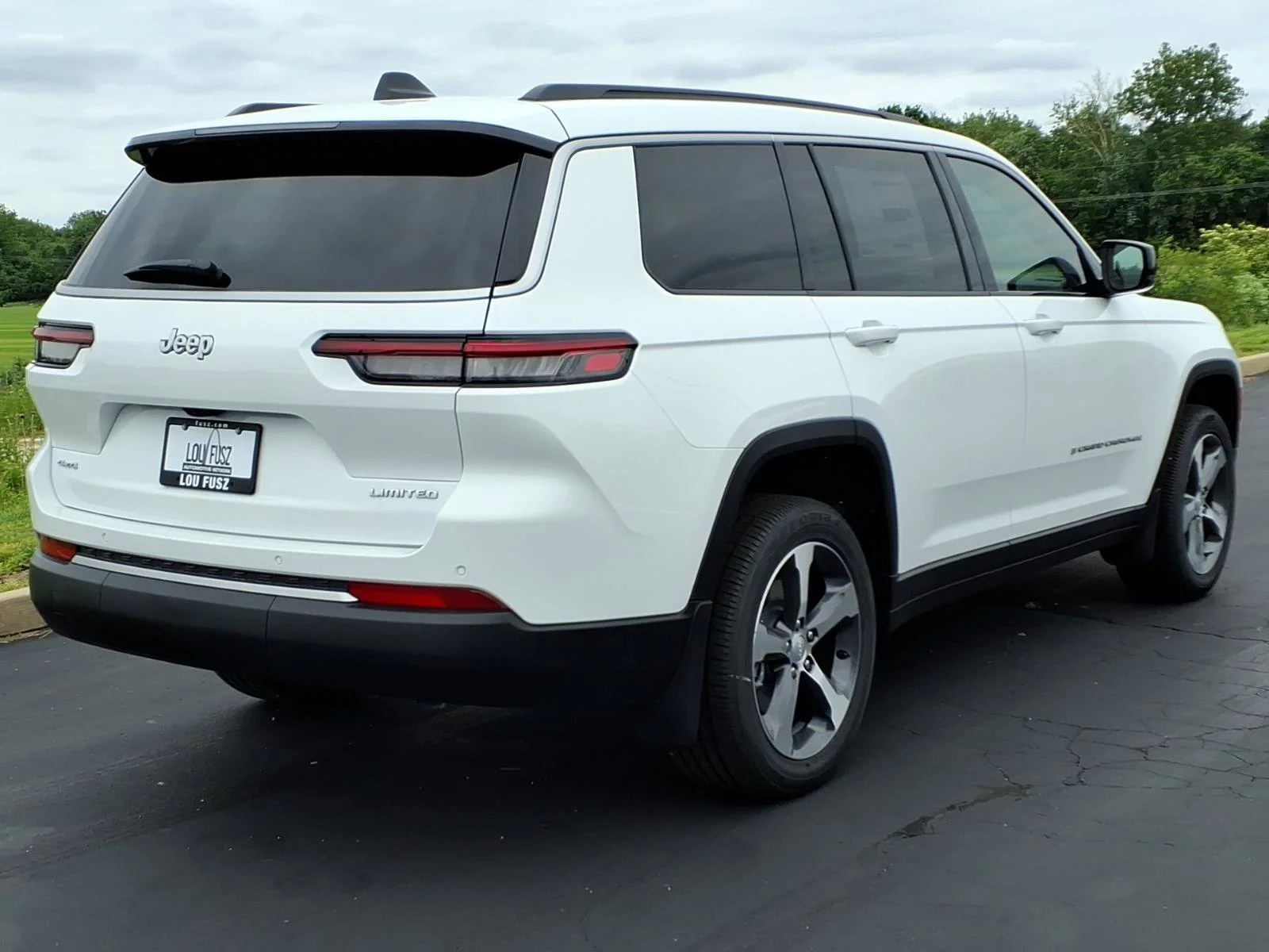 New 2026 Bright White Clear-Coat Exterior Paint Jeep Limited image 17