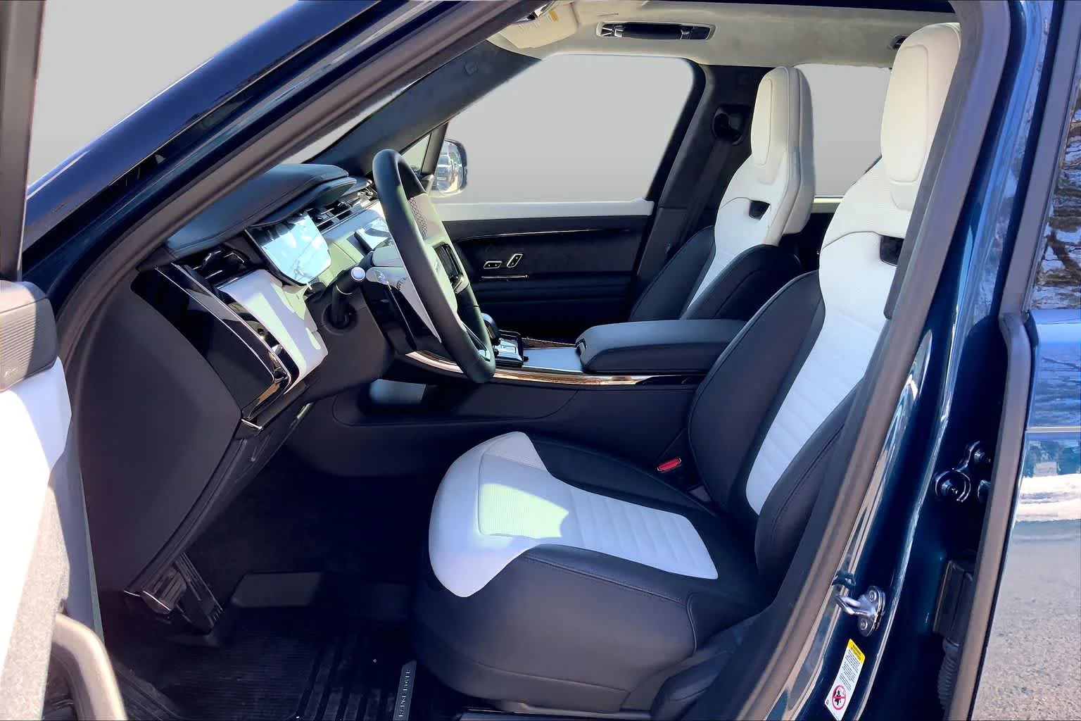 2026 Land Rover Range Rover Sport SV - Photo 13