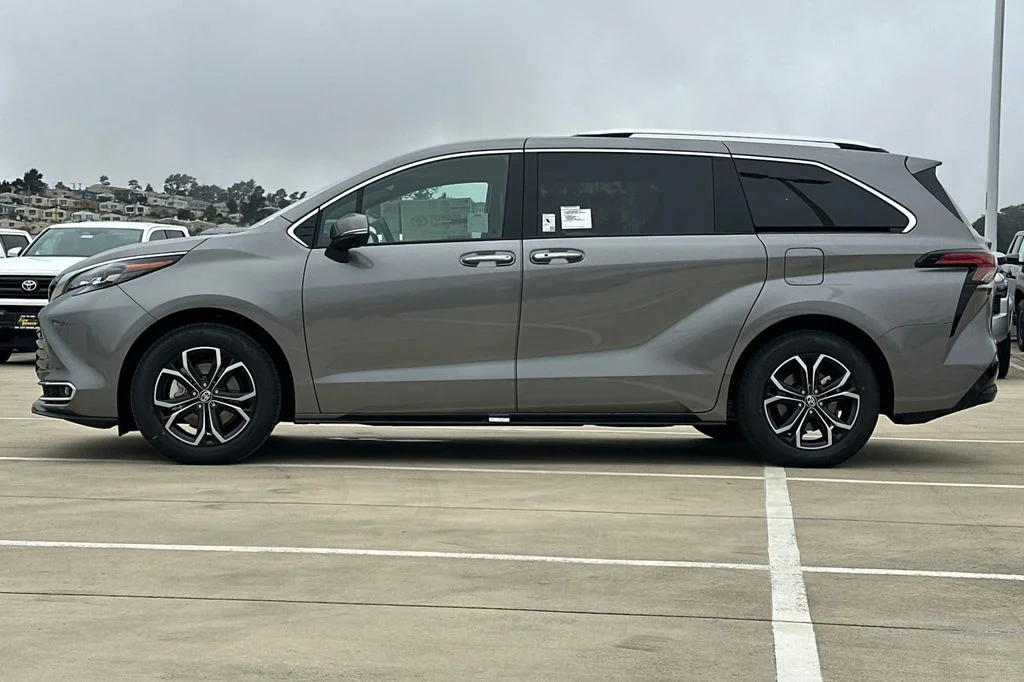 New 2026 Heavy Metal <sup>1</sup> Toyota  Platinum image 7