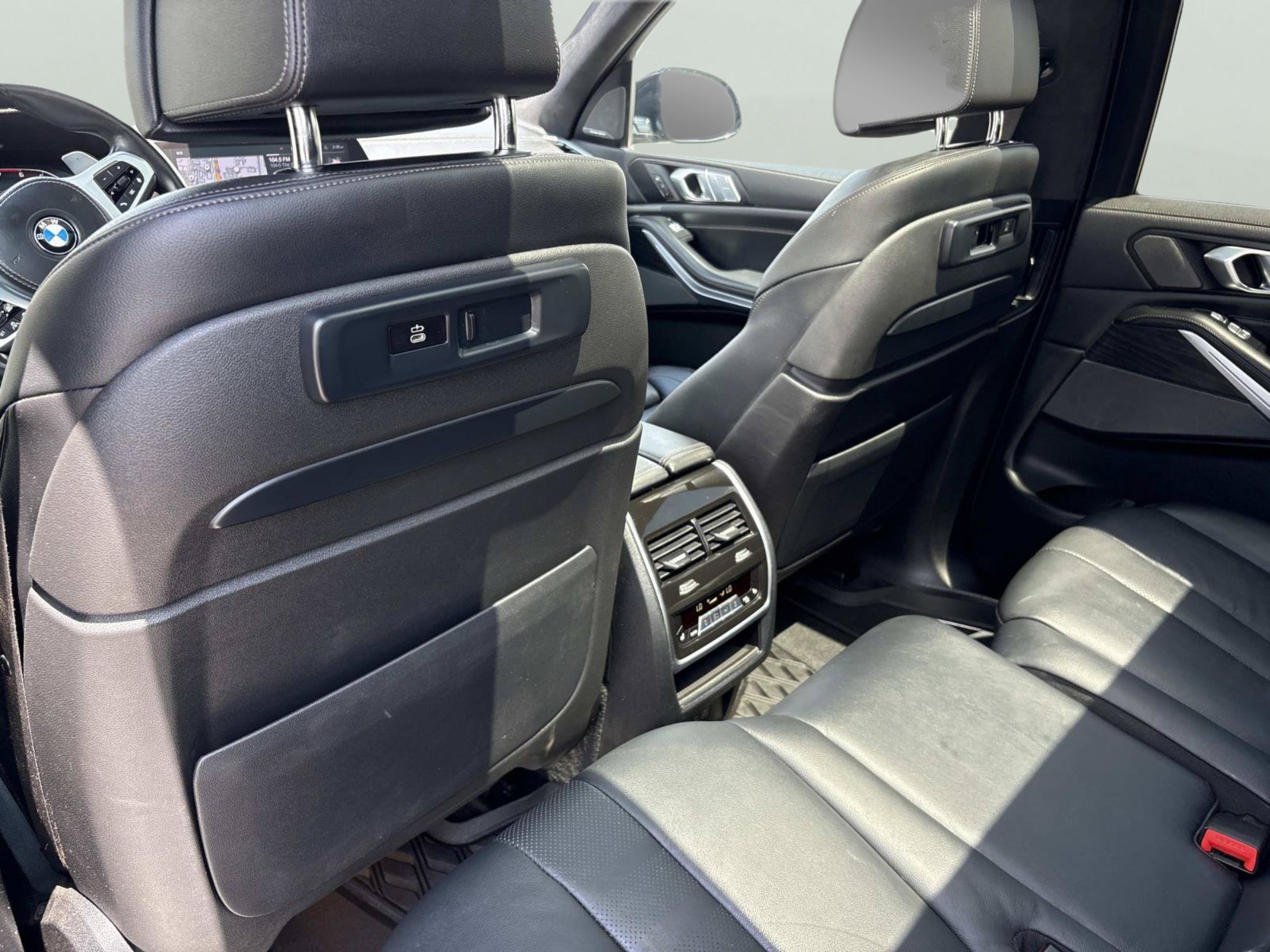 Used 2022 Arctic Grey Metallic BMW M50i image 15